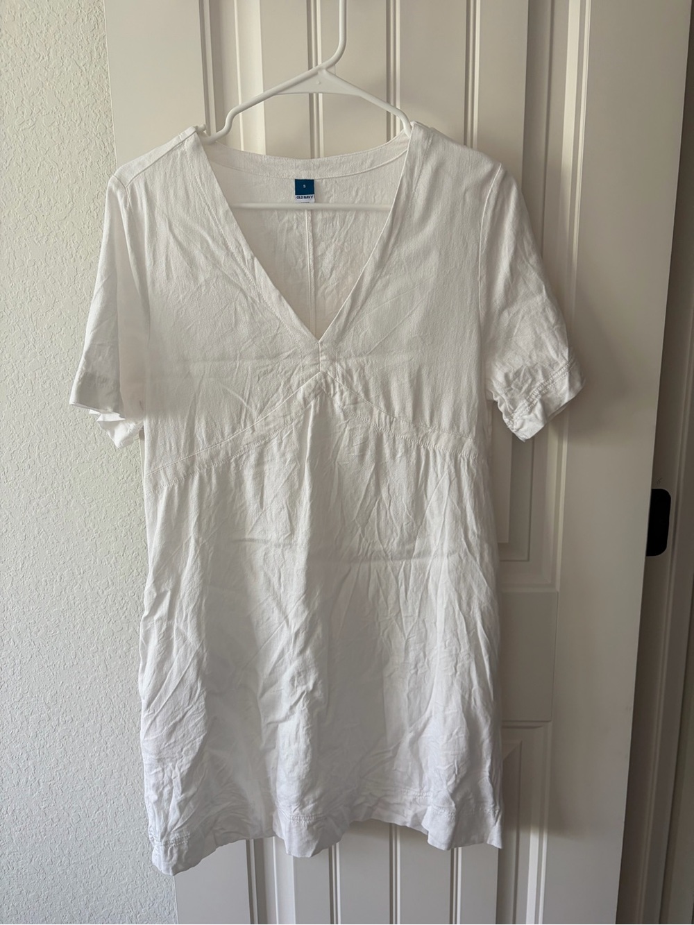 Old navy Women’s White V-Neck dress